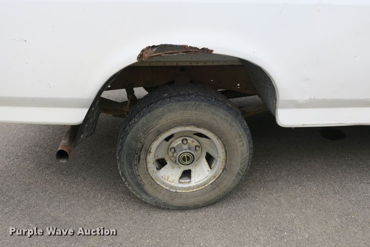 image for item DB10153 1995 Ford F150 XL pickup truck