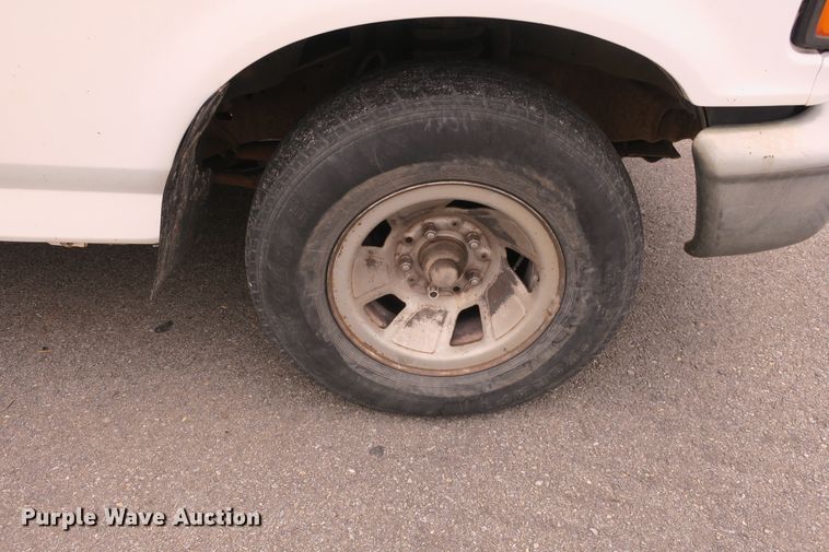 image for item DB10153 1995 Ford F150 XL pickup truck