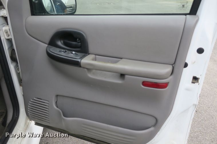 image for item DB10156 2005 Chevrolet Venture Amerivan handicap accessible van