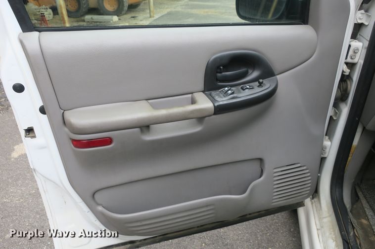 image for item DB10156 2005 Chevrolet Venture Amerivan handicap accessible van