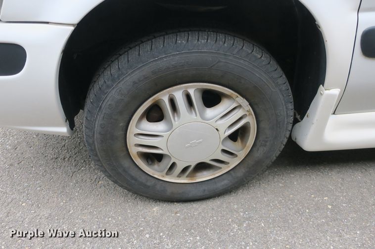 image for item DB10156 2005 Chevrolet Venture Amerivan handicap accessible van