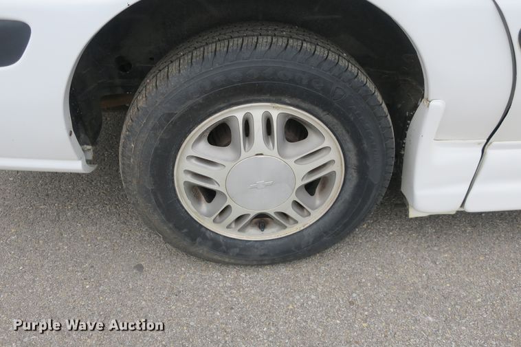 image for item DB10156 2005 Chevrolet Venture Amerivan handicap accessible van