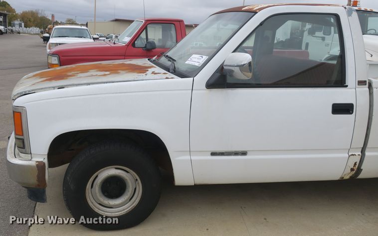 image for item DB10158 1989 GMC Sierra 1500 pickup truck