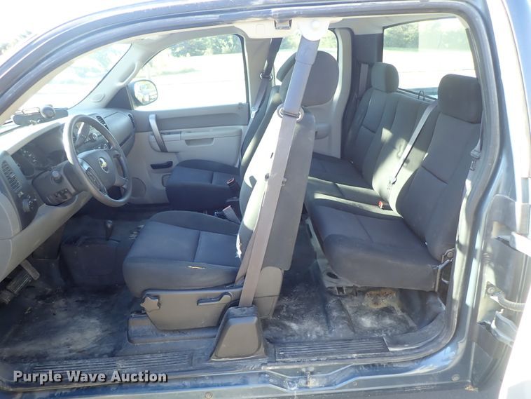 image for item DB7605 2011 Chevrolet Silverado 1500 Ext. Cab pickup truck