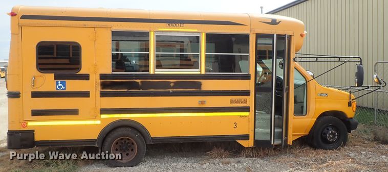 image for item DB7688 2003 Ford E450 school bus