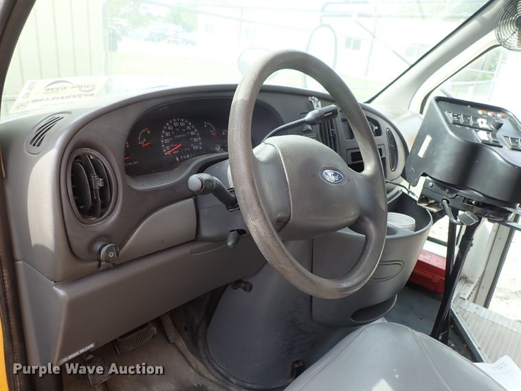 image for item DB7688 2003 Ford E450 school bus