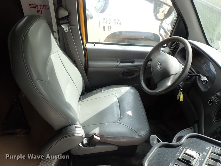 image for item DB7688 2003 Ford E450 school bus