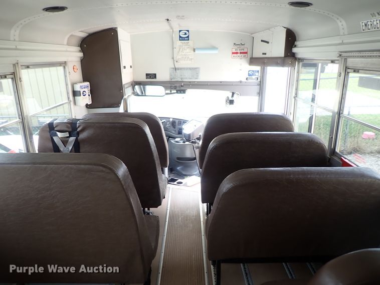 image for item DB7688 2003 Ford E450 school bus