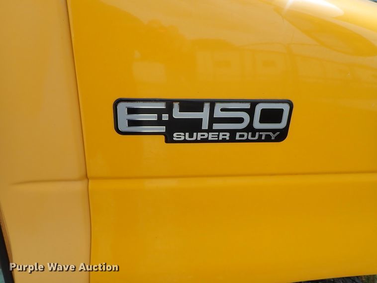 image for item DB7688 2003 Ford E450 school bus