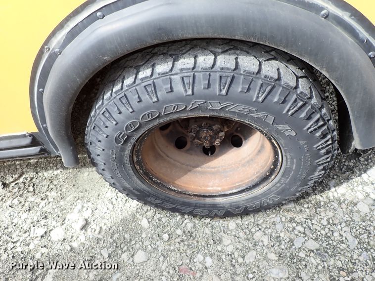 image for item DB7688 2003 Ford E450 school bus