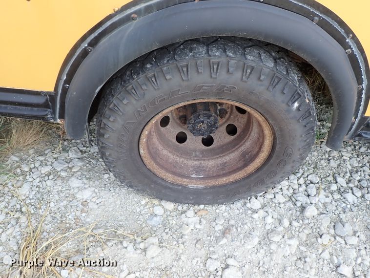 image for item DB7688 2003 Ford E450 school bus