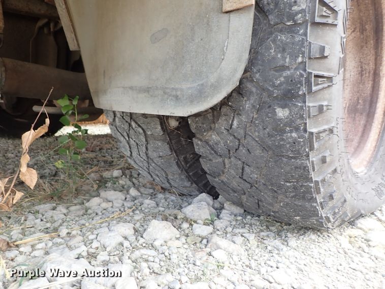 image for item DB7688 2003 Ford E450 school bus