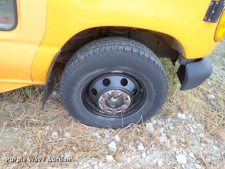 image for item DB7688 2003 Ford E450 school bus