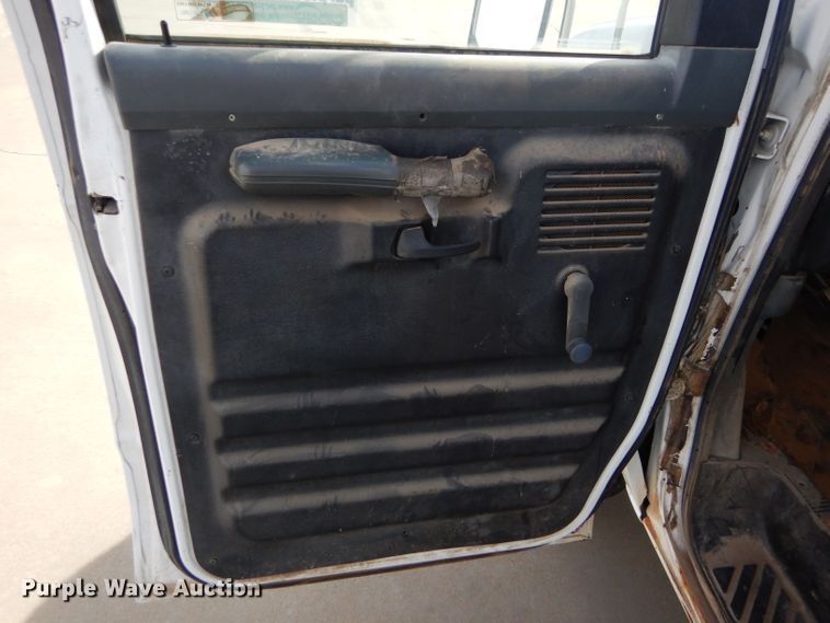 image for item DD4526 1993 Ford Econoline E350 box truck