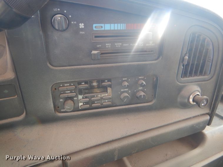 image for item DD4526 1993 Ford Econoline E350 box truck