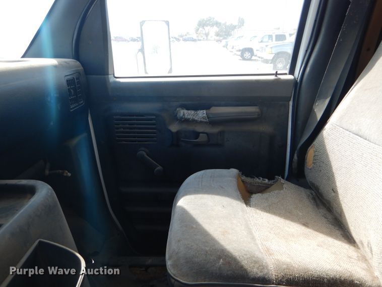 image for item DD4526 1993 Ford Econoline E350 box truck