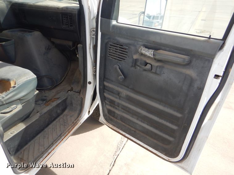 image for item DD4526 1993 Ford Econoline E350 box truck