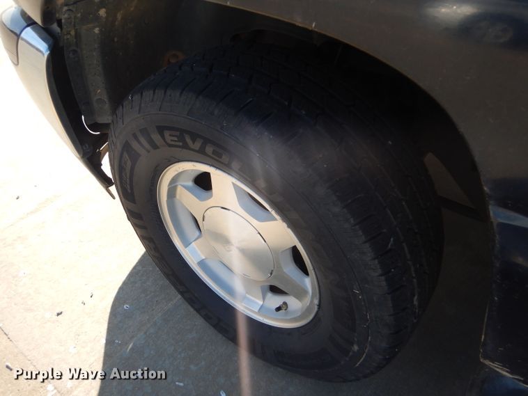 image for item DD4531 2005 GMC Yukon XL 1500 SUV