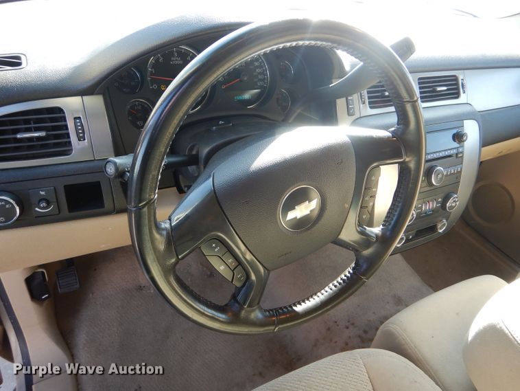 image for item DD4533 2007 Chevrolet Suburban 1500 LS SUV