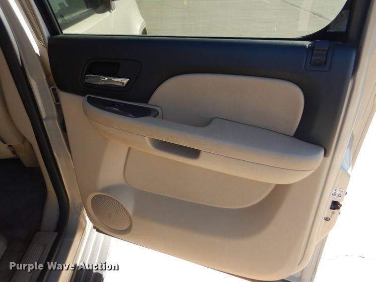 image for item DD4533 2007 Chevrolet Suburban 1500 LS SUV