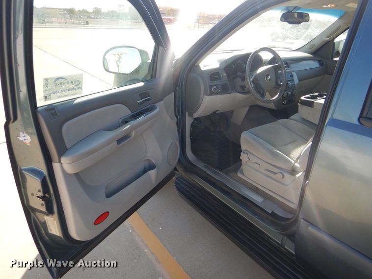 image for item DD4534 2008 Chevrolet Suburban 1500 LS SUV