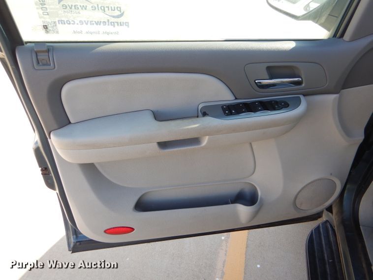 image for item DD4534 2008 Chevrolet Suburban 1500 LS SUV