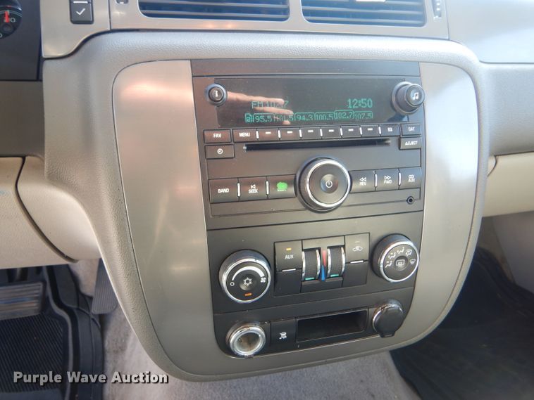 image for item DD4534 2008 Chevrolet Suburban 1500 LS SUV