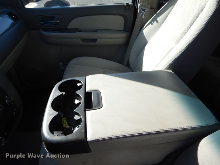 image for item DD4534 2008 Chevrolet Suburban 1500 LS SUV