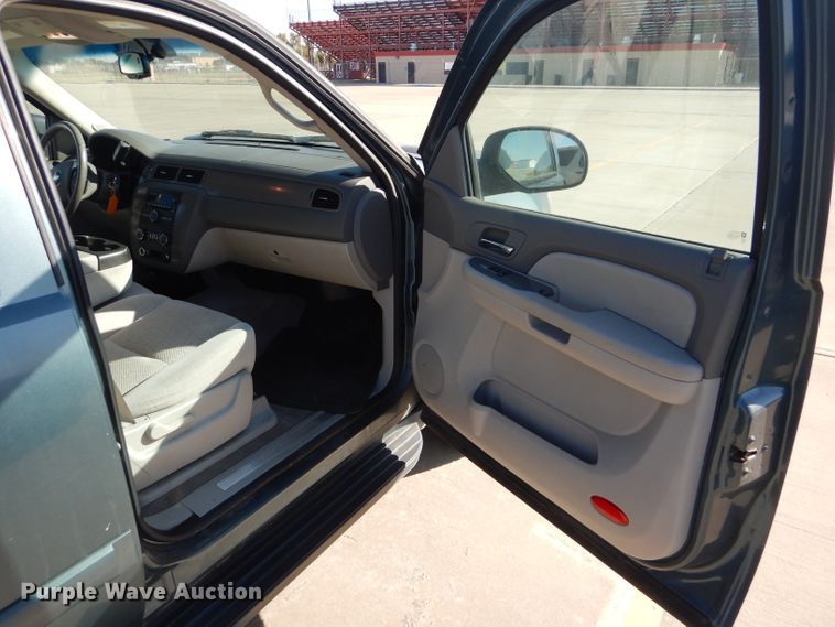 image for item DD4534 2008 Chevrolet Suburban 1500 LS SUV