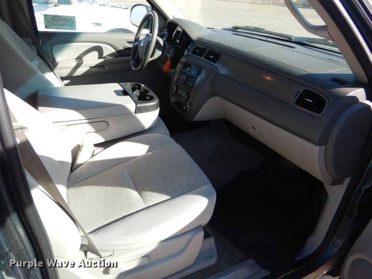 image for item DD4534 2008 Chevrolet Suburban 1500 LS SUV