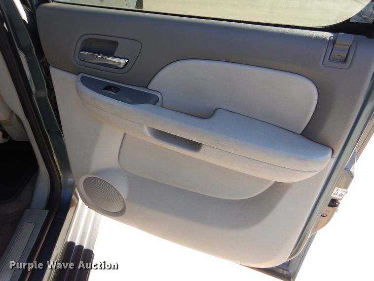 image for item DD4534 2008 Chevrolet Suburban 1500 LS SUV