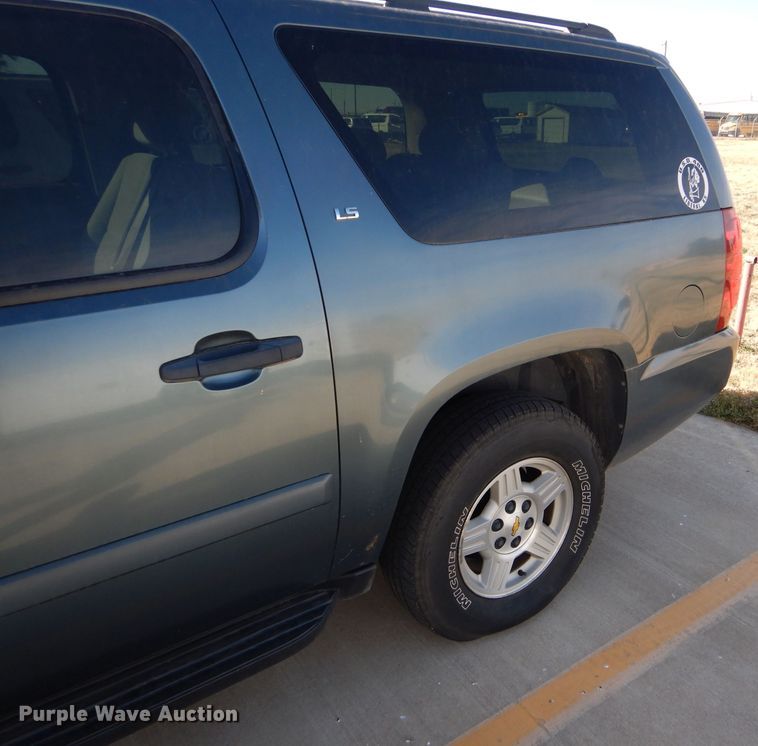 image for item DD4534 2008 Chevrolet Suburban 1500 LS SUV