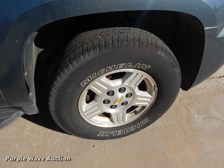 image for item DD4534 2008 Chevrolet Suburban 1500 LS SUV