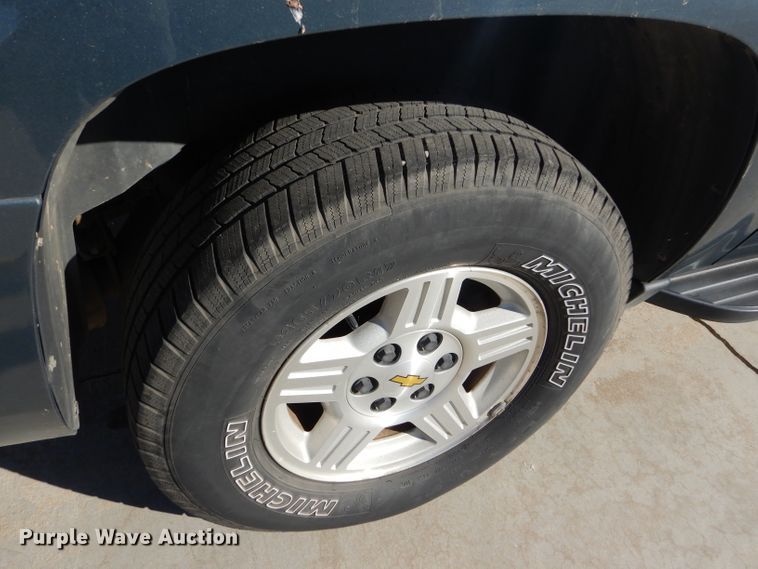 image for item DD4534 2008 Chevrolet Suburban 1500 LS SUV