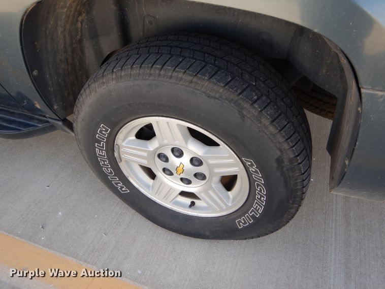 image for item DD4534 2008 Chevrolet Suburban 1500 LS SUV