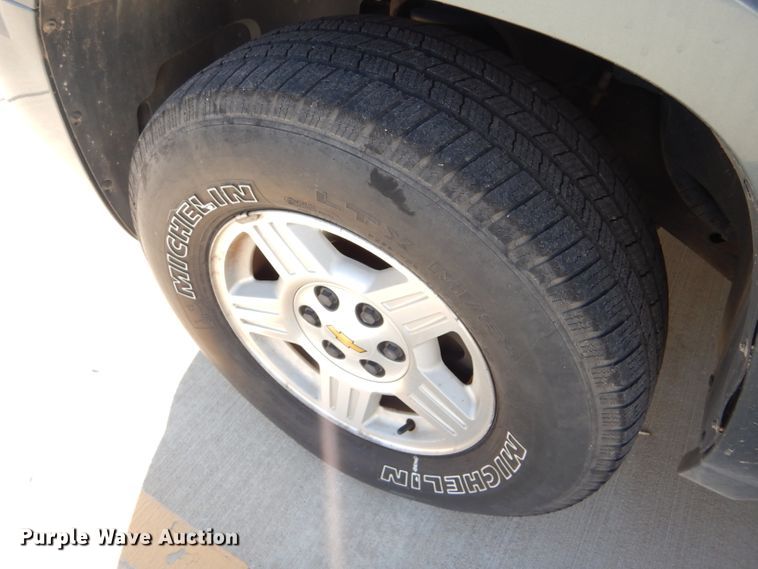 image for item DD4534 2008 Chevrolet Suburban 1500 LS SUV