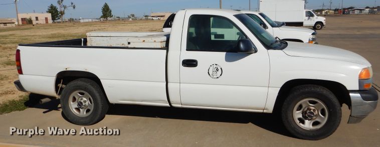 image for item DD4536 2002 GMC Sierra 1500 pickup truck