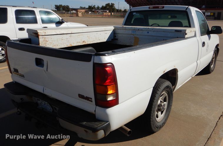 image for item DD4536 2002 GMC Sierra 1500 pickup truck