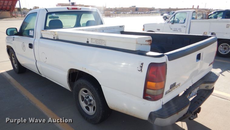 image for item DD4536 2002 GMC Sierra 1500 pickup truck