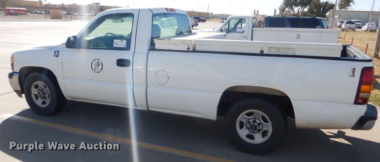 image for item DD4536 2002 GMC Sierra 1500 pickup truck