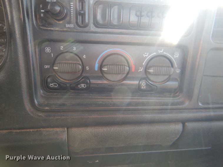 image for item DD4536 2002 GMC Sierra 1500 pickup truck