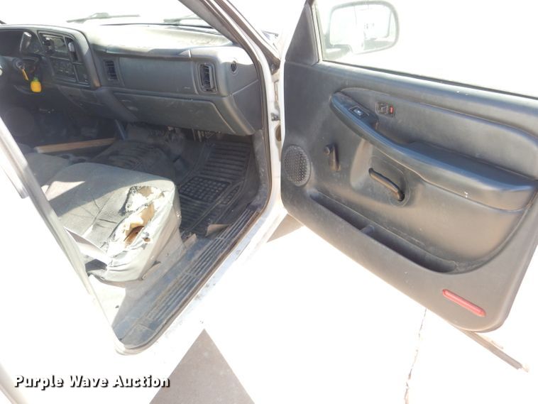 image for item DD4536 2002 GMC Sierra 1500 pickup truck