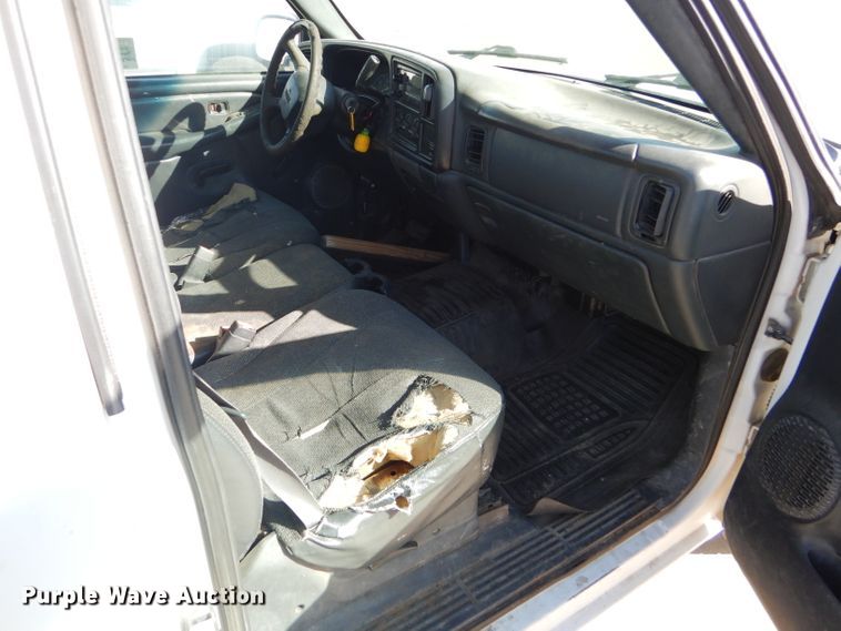 image for item DD4536 2002 GMC Sierra 1500 pickup truck