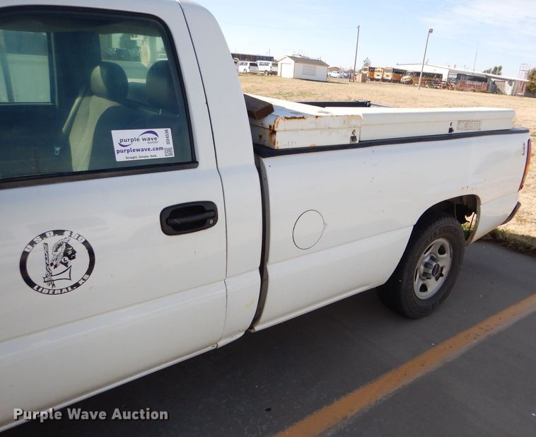 image for item DD4536 2002 GMC Sierra 1500 pickup truck