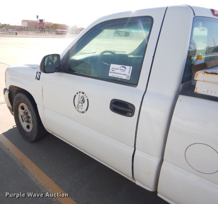 image for item DD4536 2002 GMC Sierra 1500 pickup truck