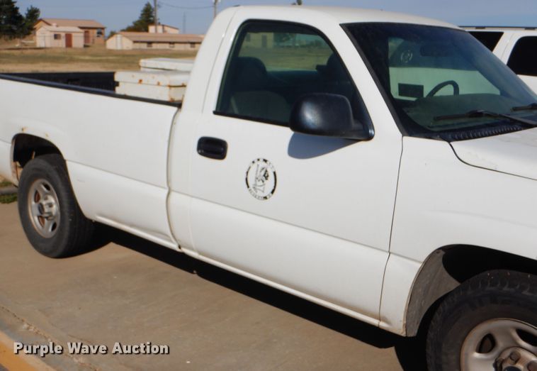 image for item DD4536 2002 GMC Sierra 1500 pickup truck