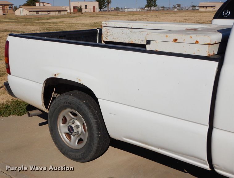 image for item DD4536 2002 GMC Sierra 1500 pickup truck