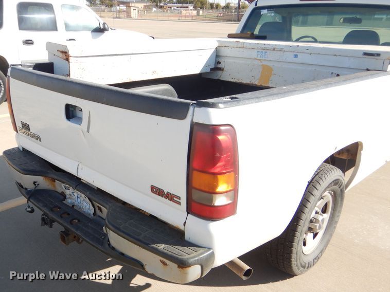 image for item DD4536 2002 GMC Sierra 1500 pickup truck