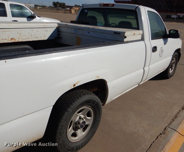 image for item DD4536 2002 GMC Sierra 1500 pickup truck