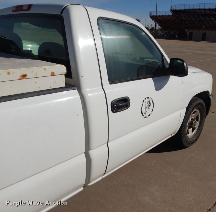 image for item DD4536 2002 GMC Sierra 1500 pickup truck